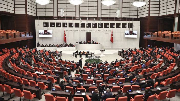 YENİ Parti’de ‘çerçeve yasa’ ayrılığı: Özgür Özel ‘evet’ dedi, 16 vekil ‘hayır’ oyu verecek
