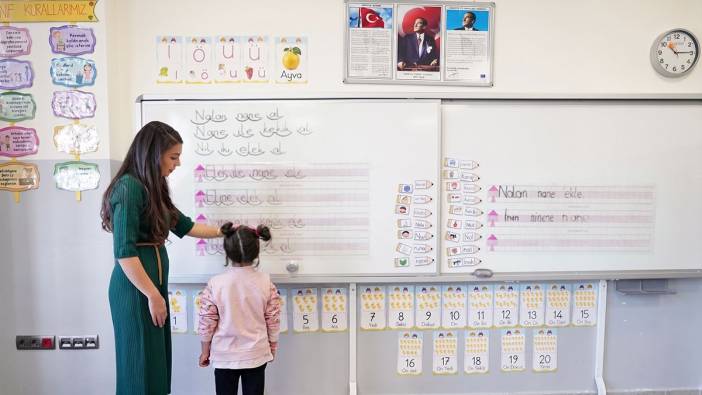 Bir dönemde 4 öğretmen değişti, kadrolu atama yapmak için velilerin itiraz etmesini beklediler