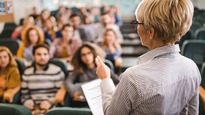 Akademide alarm zilleri çalıyor: Profesör sayısı rekor kırarak asistan sayısını geçti