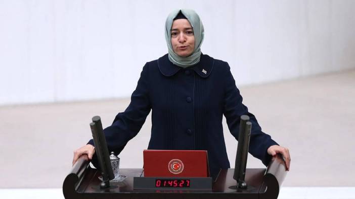 Fon iddiaları sonrası Fatma Betül Sayan Kaya görevinden istifa etti