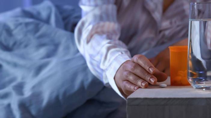"Doğal" diye reçetesiz alınıyor ama masum değil: Uykusuzluk için melatonine sarılanlara uzmanından uyarı