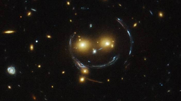 NASA’nın Hubble teleskobu uzayda gülen yüz görüntüledi