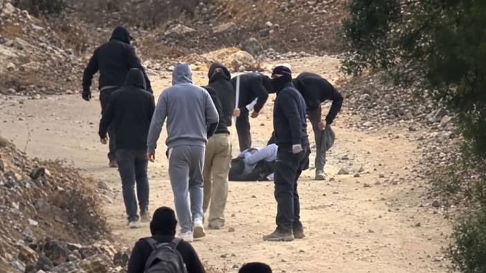 Washington Post muhabiri Batı Şeria'daki sivil işgalci dehşetini bizzat yaşadı: Gazeteciyi dakikalarca dövüp omurunu kırdılar