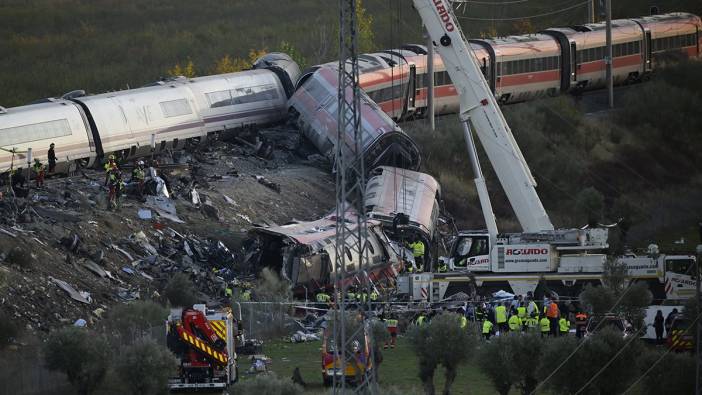 68 kişinin öldüğü İspanya’daki tren faciasında ses kayıtları ortaya çıktı: Duran tren varken ‘normal hız’ talimatı verildi