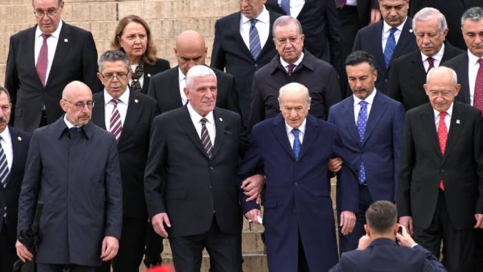Dervişoğlu’ndan Bahçeli’nin koluna girdiği görüntülere ilişkin açıklama: 'Karakterimi değiştiremem'