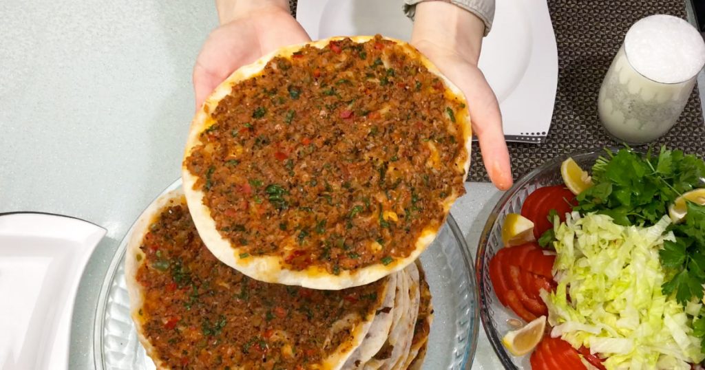 lahmacun-nasil-yapilir-en-lezzetli-citir-lahmacun-tarifi-1024x538