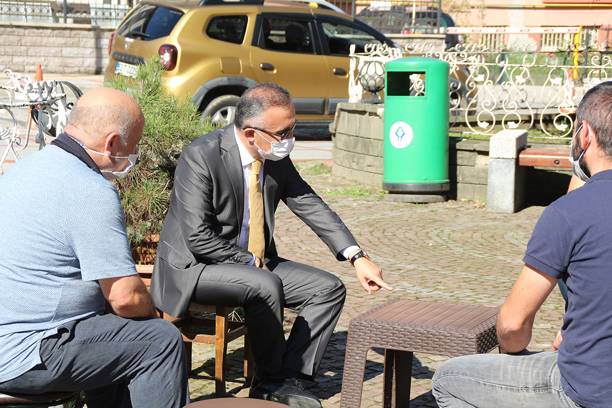 sokaga-inen-validen-uyari-masa-tabure-sohbetlerinde-virus-yayiliyor-7909-dhaphoto1