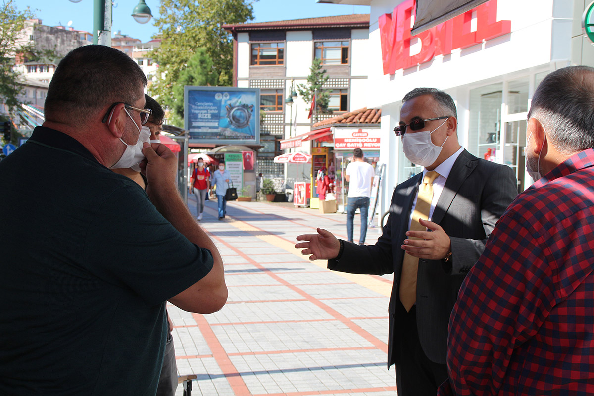 sokaga-inen-validen-uyari-masa-tabure-sohbetlerinde-virus-yayiliyor-7909-dhaphoto3