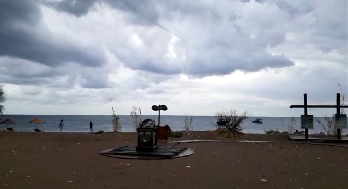 kemerde-denizde-hortum-olustu-4610-dhaphoto2