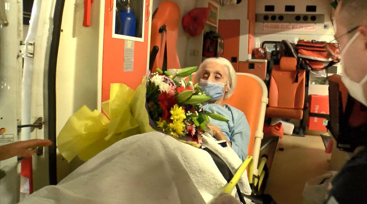 94-yasindaki-emekli-hemsire-koronavirusu-yendi-1161-dhaphoto7