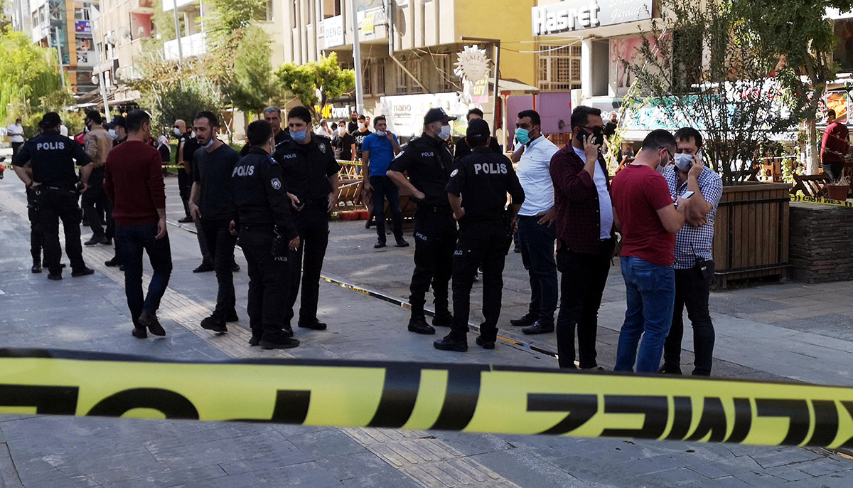 eski-sevgilisi-adres-vermis-kardesi-gelip-meleki-oldurmus-8952-dhaphoto5