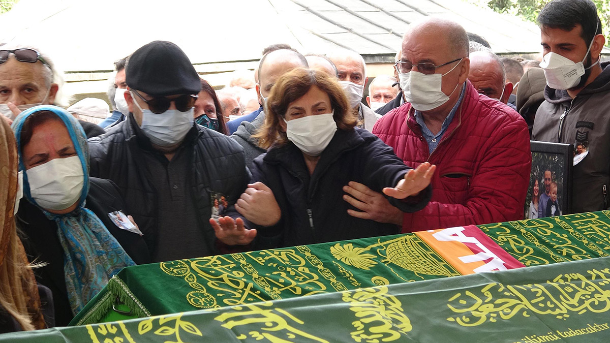 depremde-yasamini-yitiren-3-kisilik-kucukyumuk-ailesi-son-yolculuklarina-ugurlandi-8108-dhaphoto1