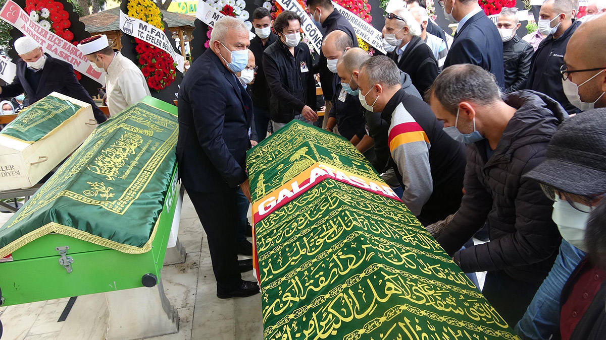 depremde-yasamini-yitiren-3-kisilik-kucukyumuk-ailesi-son-yolculuklarina-ugurlandi-8108-dhaphoto3