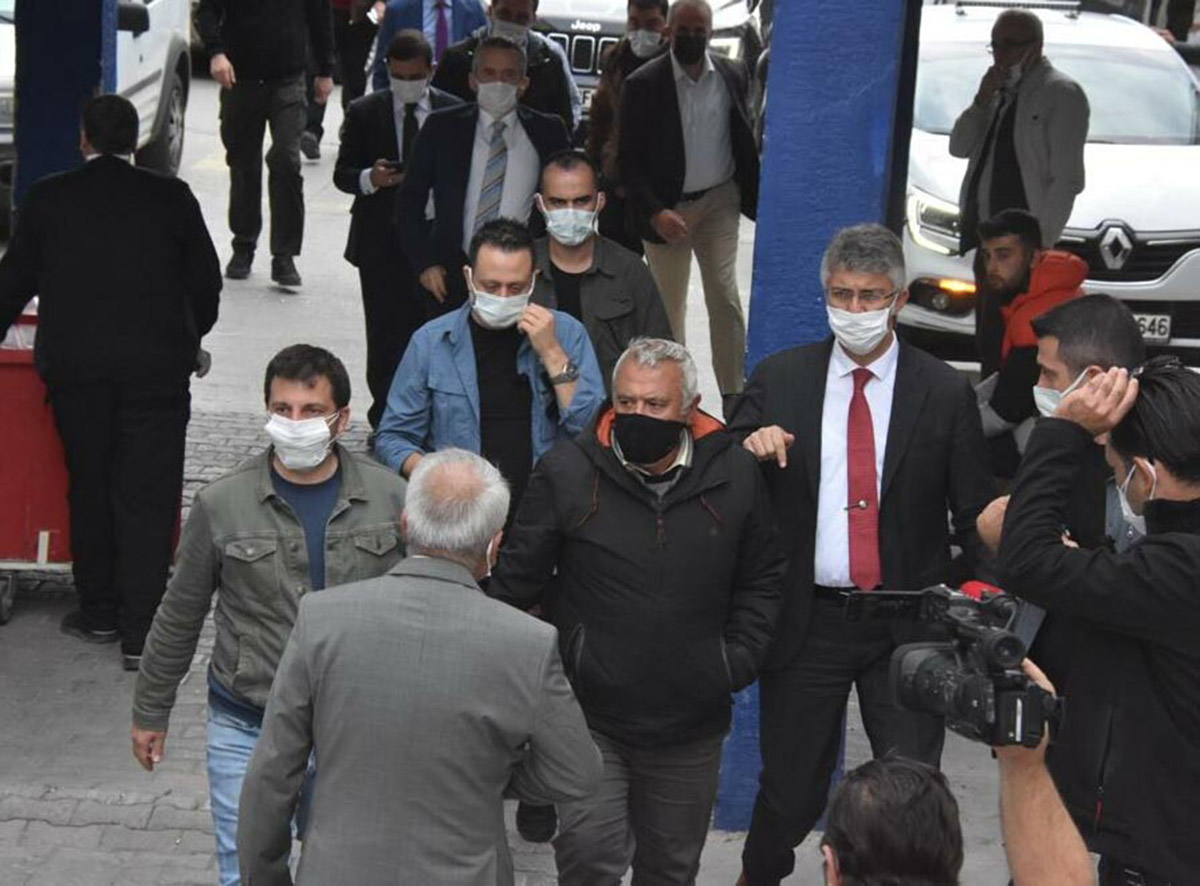 idare-mahkemesi-hakimi-kaplan-esini-teshise-geldi-5179-dhaphoto4