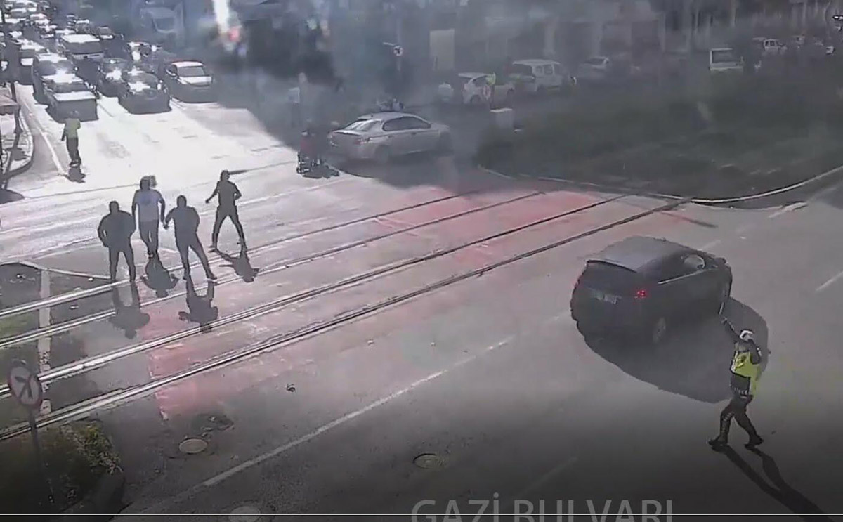 deprem-sirasindaki-korku-ve-panik-mobese-kameralarinda-8497-dhaphoto5-1