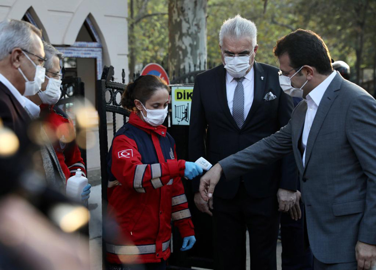 imamoglu-kovid-tedavisi-sonrasi-ilk-ziyaretini-istanbul-itfaiyesine-yapti-9393-dhaphoto3