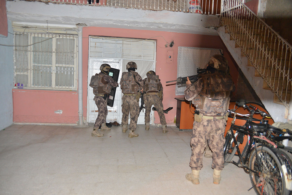 adanada-torbacilara-safak-operasyonu-4744-dhaphoto2