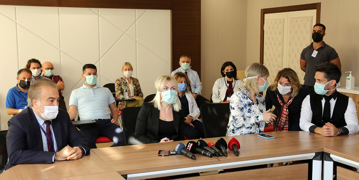 akdeniz-universitesi-hastanesinde-ilk-asi-uygulamasi-rektor-ozkana-8479-dhaphoto4