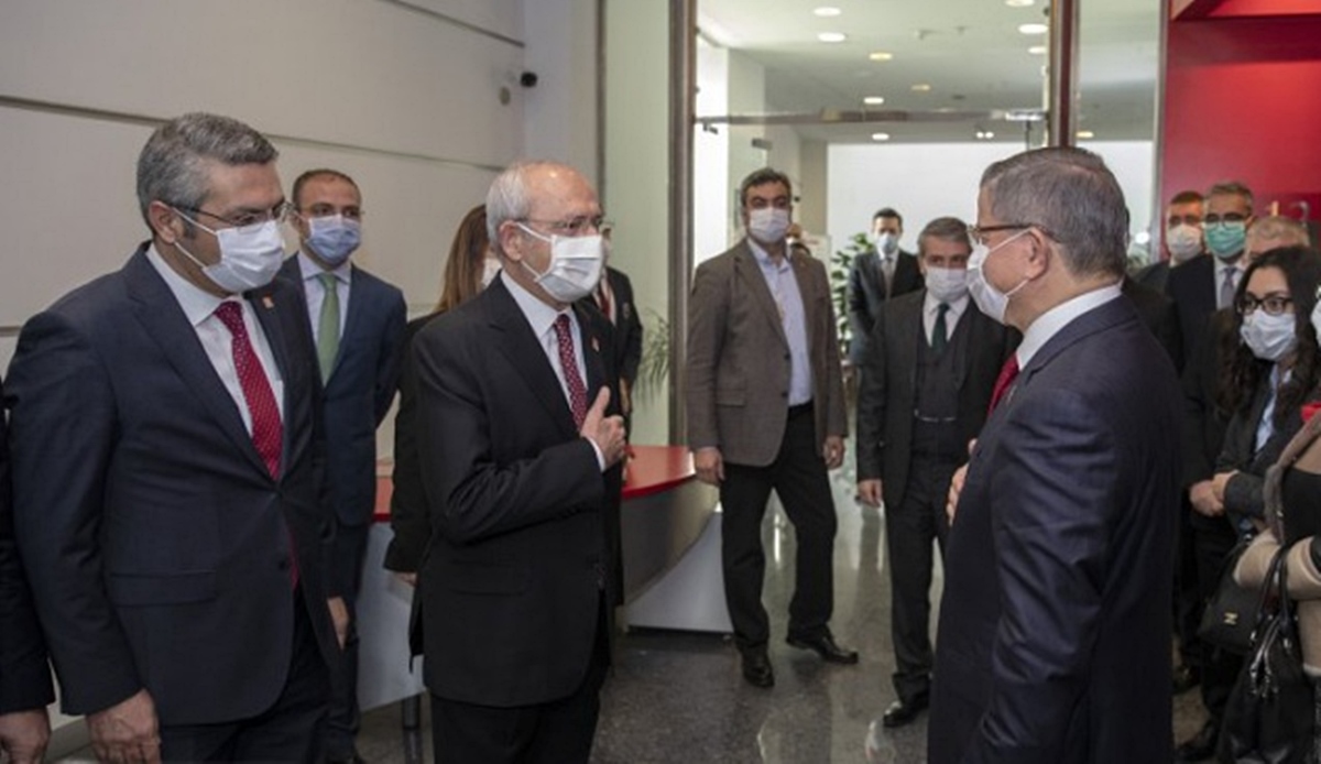 chp-lideri-kemal-kilicdaroglu-ahmet-davutoglu-nu-kabul-etti-h127121-3566a