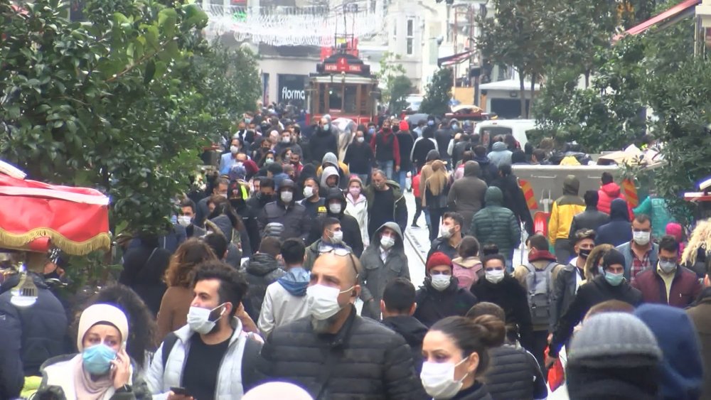 İstiklal Caddesi'nde ürküten yoğunluk