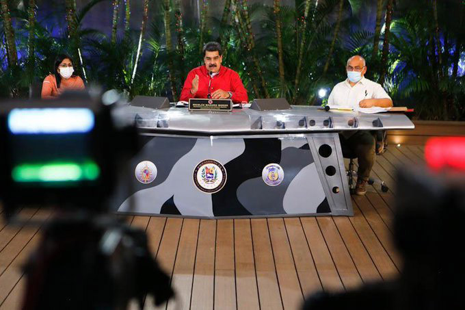 venezuella-lideri-maduro-canli-yayinda-telefon-numarasini-paylasti-2437-dhaphoto2