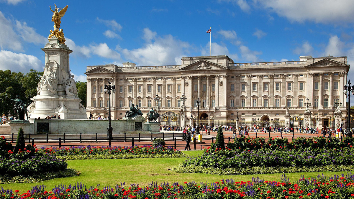 buckingham-sarayinda-kralice-elizabet