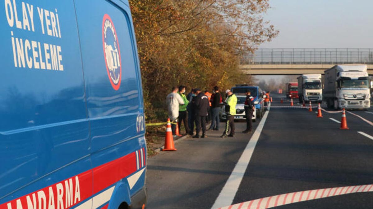 kiz-arkadasini-oldurup-yol-kenarina-atti