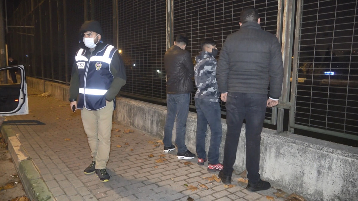 kisitlamada-uyusturucuyla-yakalanan-suphelileryasaklar-ne-icin-var-cignenmek-icin-4092-dhaphoto4