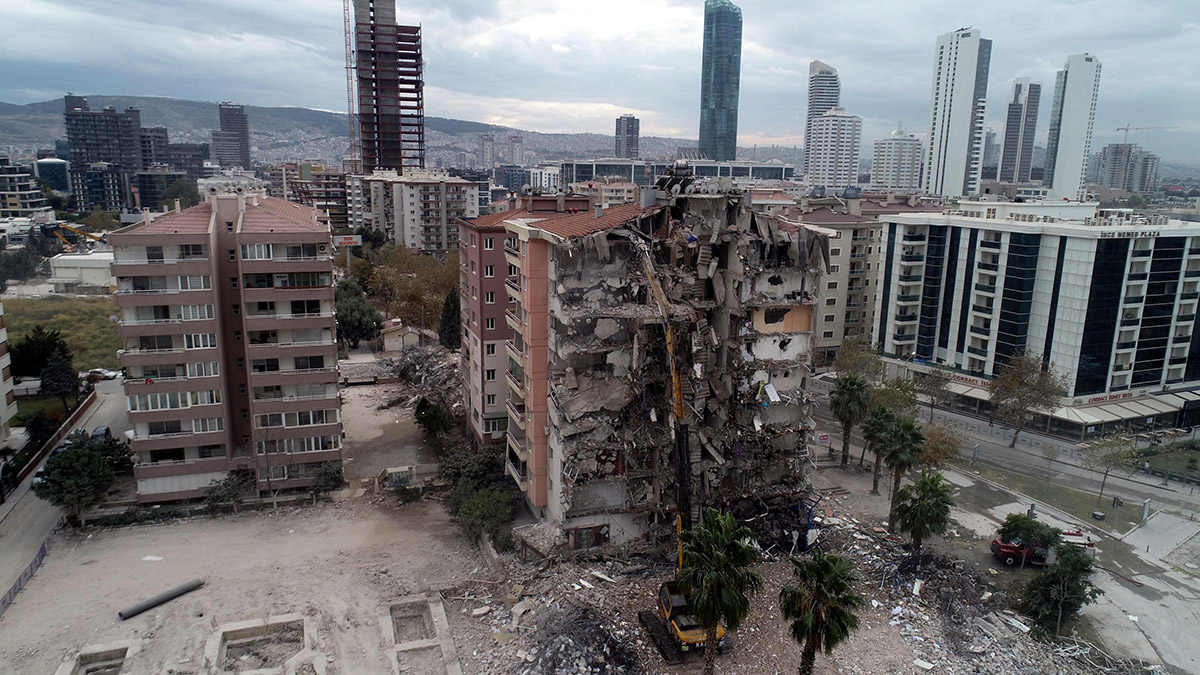 sozbilir-izmirde-yikici-bir-deprem-olma-olasiligi-yuksek-hazirlikli-olunmali-5250-dhaphoto5