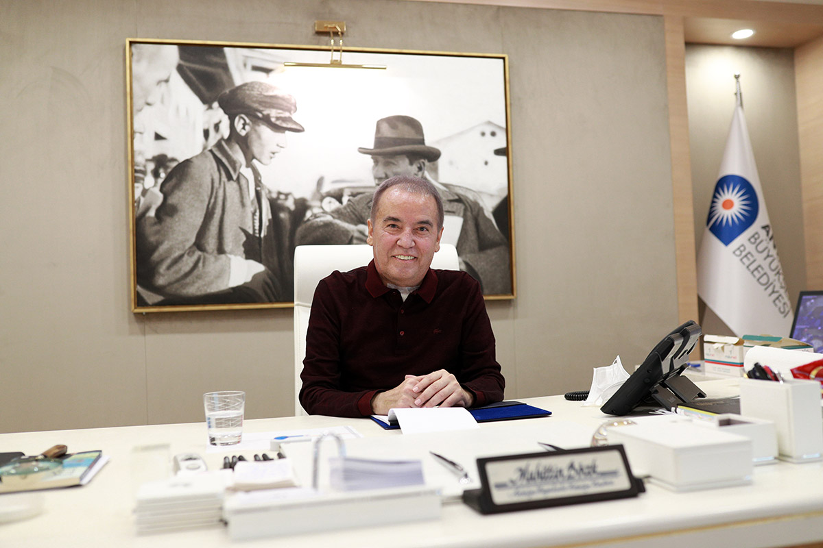 baskan-bocek-ben-olum-dosegindeyken-koltuk-sevdasina-dustuler-1216-dhaphoto1