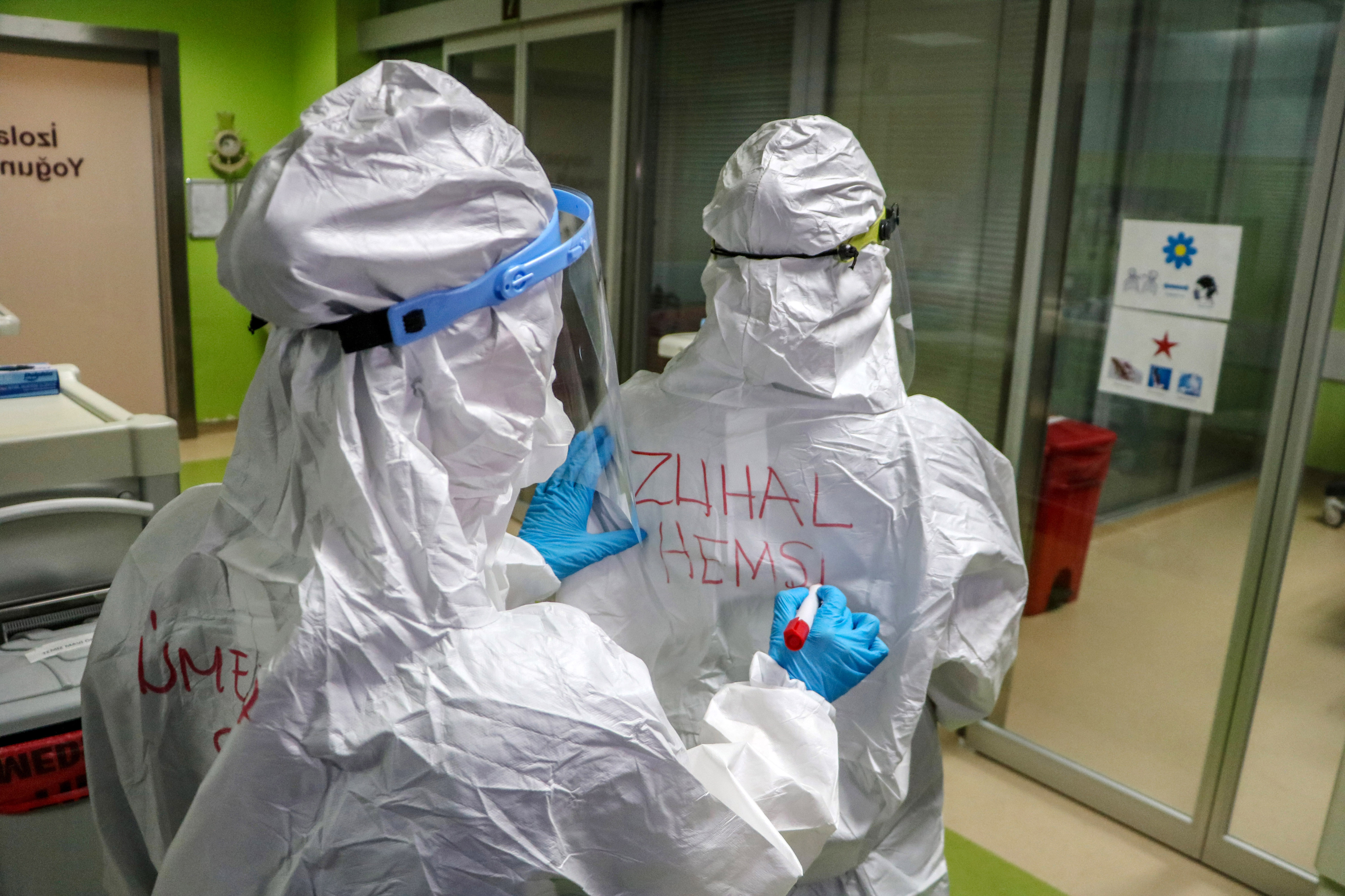 covid-19-yogun-bakiminda-9-aydir-kendi-istekleriyle-calisiyorlar-4745-dhaphoto6