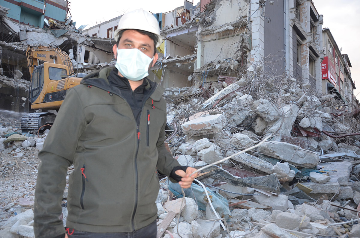 yikimina-baslanan-avcilar-belediye-binasindaki-demir-miktari-sasirtti-5451-dhaphoto1