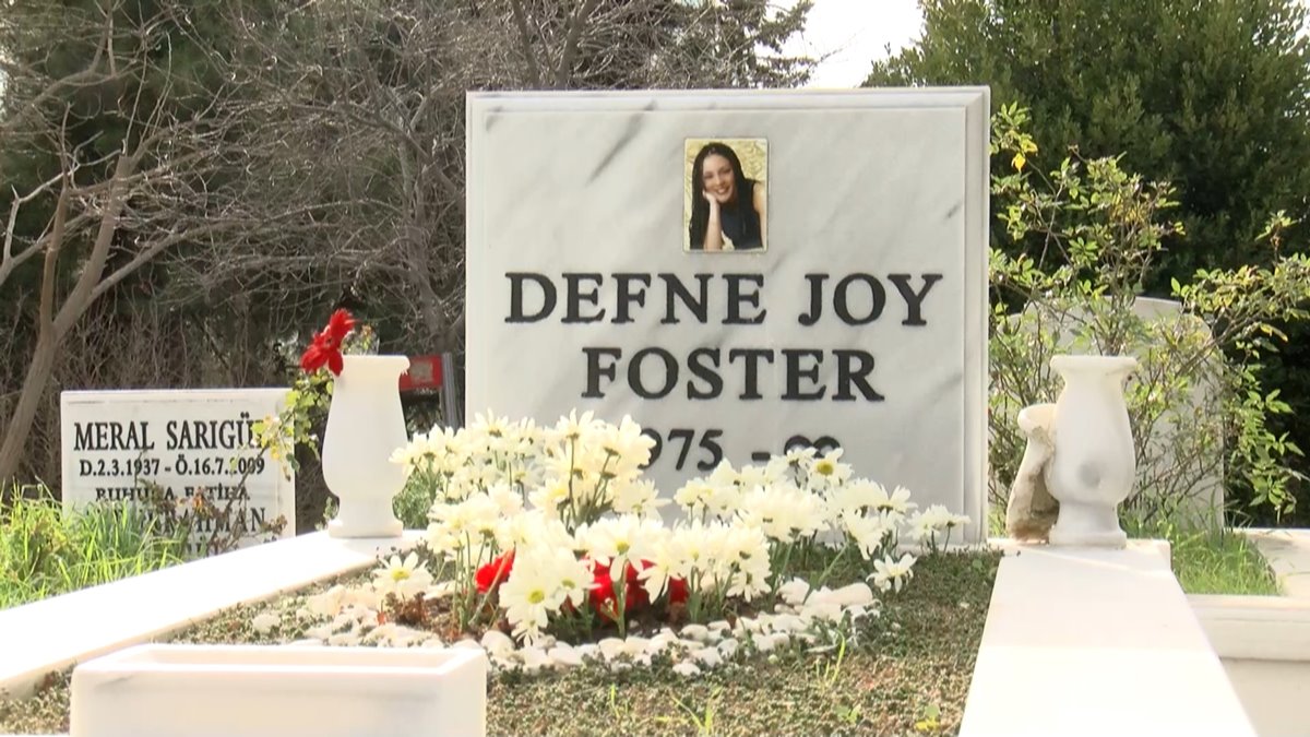 Defne Joy Foster Kimdir Ne Zaman Ve Neden Oldu