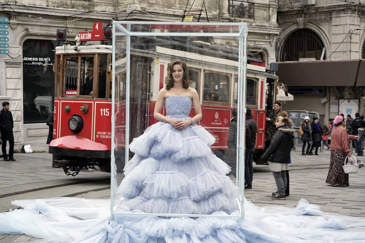 camdaki-kiz-11-mart2-001