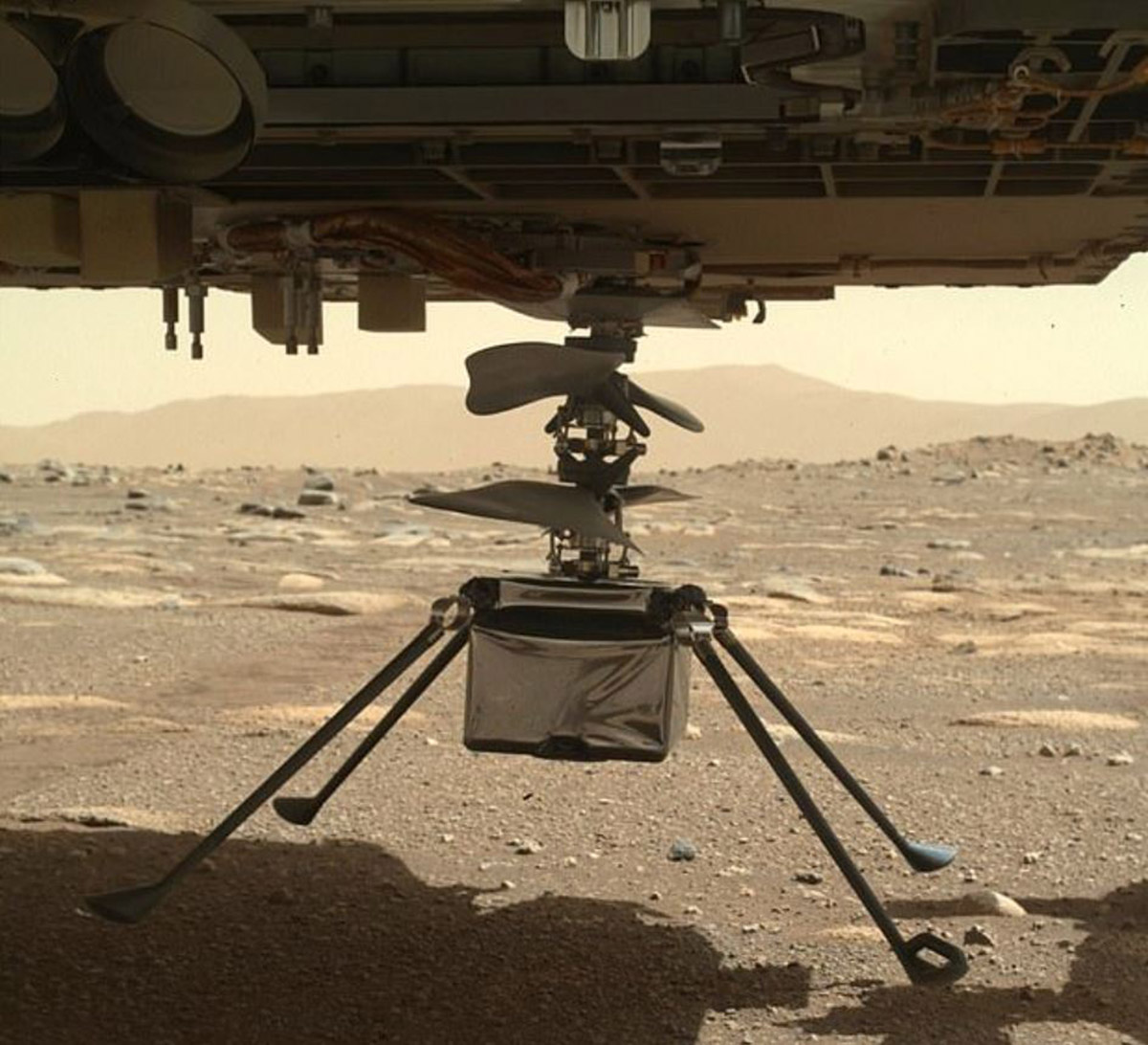 marstaki-ilk-helikopter-ucusu-ertelendi-2535-dhaphoto2