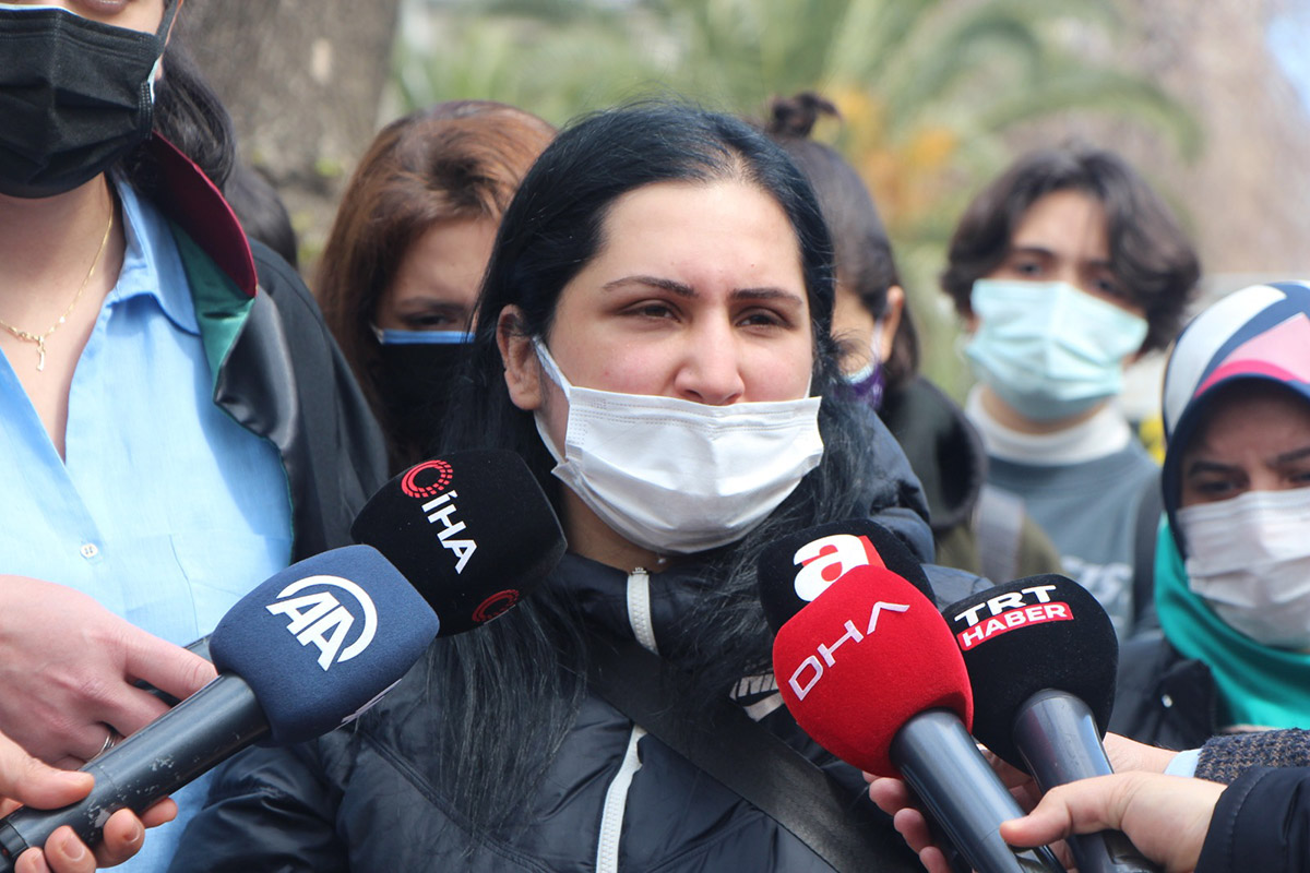 eski-esini-sokak-ortasinda-doven-zarap-oldurme-niyetinde-degildim-3-9207-dhaphoto1