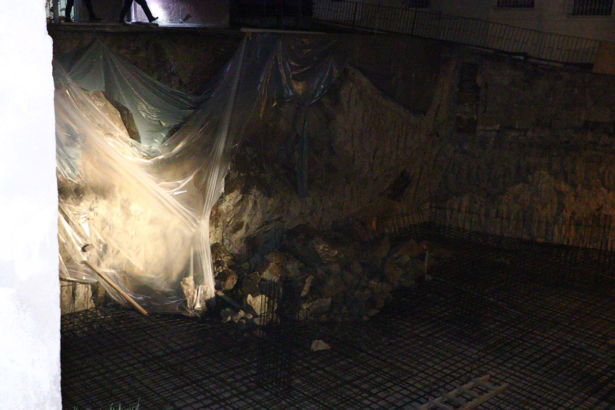 ankarada-toprak-kaymasi-nedeniyle-bir-apartman-tahliye-edildi-5518-dhaphoto3