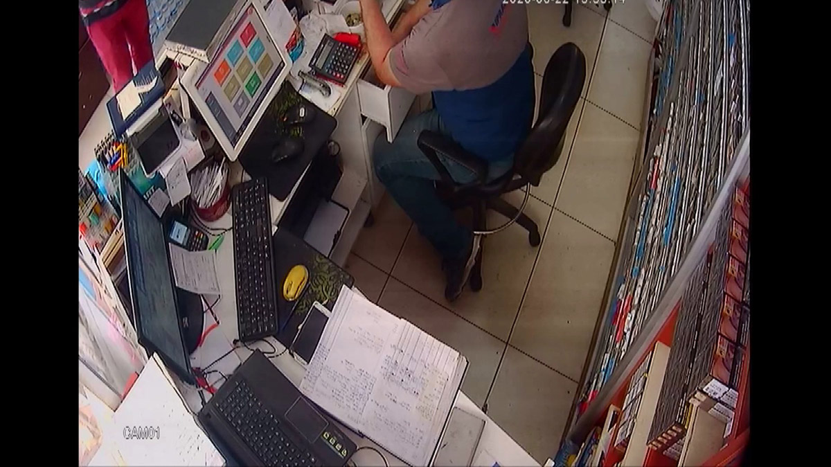 calistigi-marketin-kasasini-soyup-cip-almis-5456-dhaphoto2