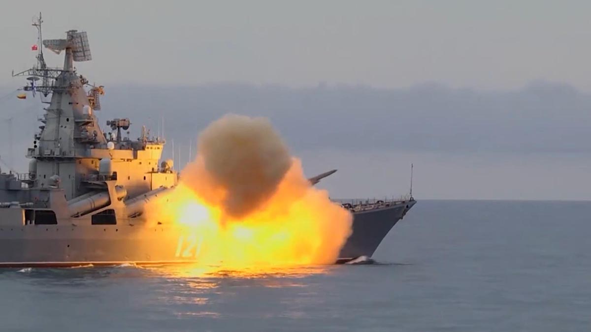 Rus donanması füze ateşledi