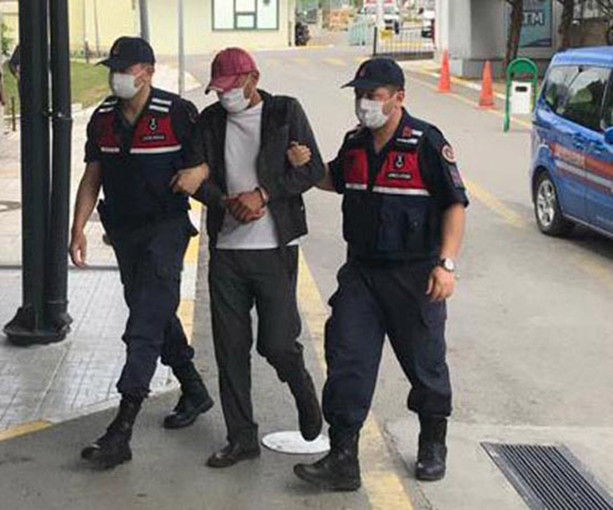 gazete-kagidindan-desteleri-avustralya-dolari-diye-sattilar-6316-dhaphoto4