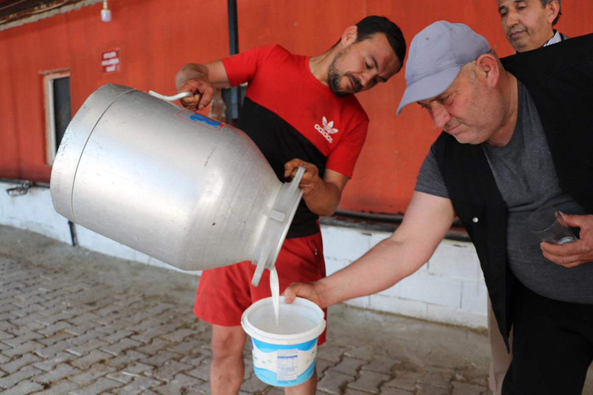 koronavirus-doneminde-deve-sutune-talep-patlamasi-4588-dhaphoto8