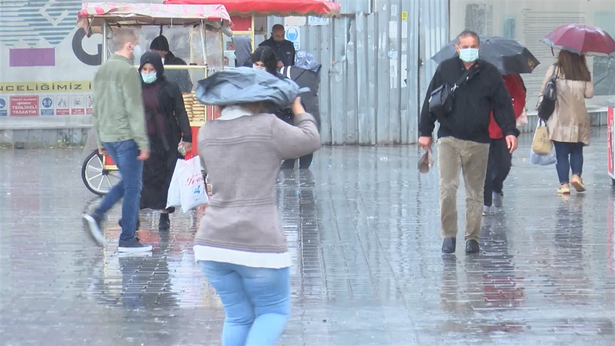 drone-goruntusuyle-bogazin-ustu-karardi-yagmura-hazirliksiz-yakalananlar-kacti-4769-dhaphoto11