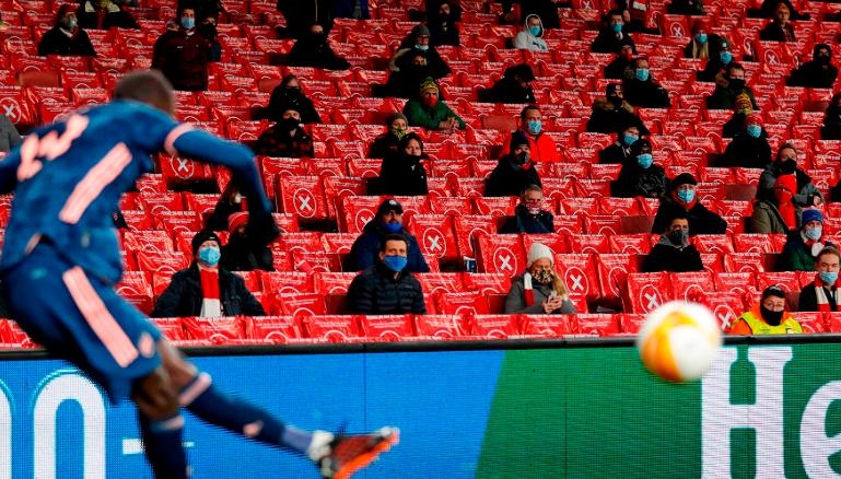 201204112935-fans-arsenal-stadium-exlarge-169-001