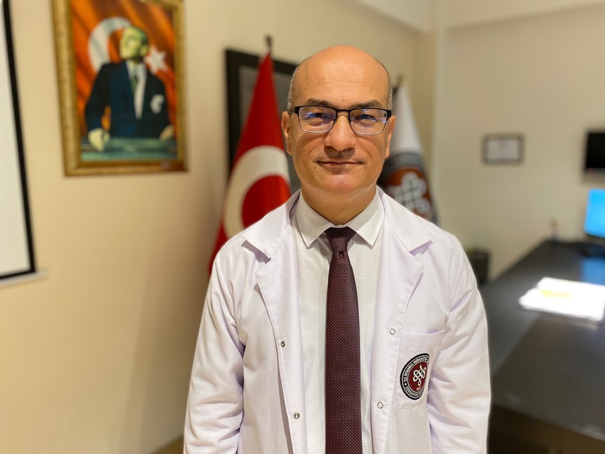 cerrahpasada-arastiriliyor-koronavirus-gecirenlerin-yuzde-30unun-saci-dokuldu-1196-dhaphoto1