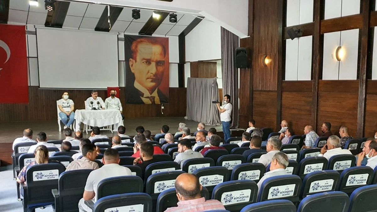Faaliyet değerlendirme toplantısı düzenleyen Karacasu Belediye Başkanı