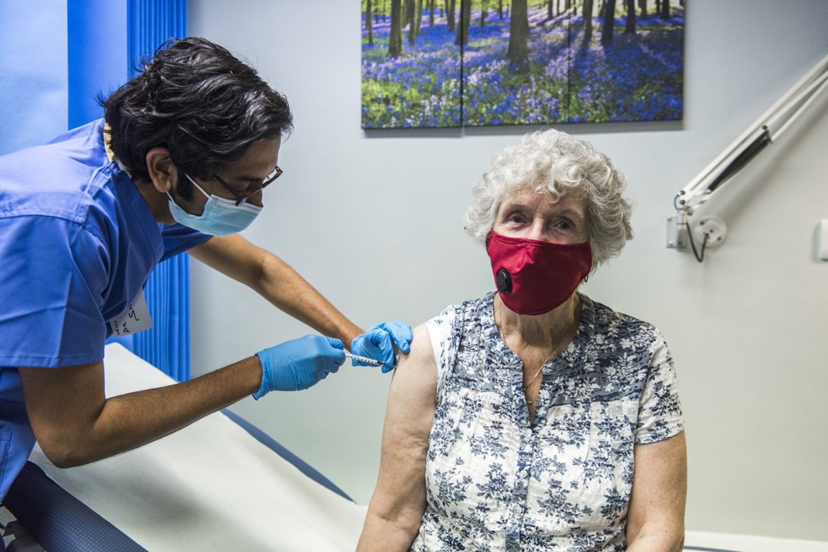 1920-vaccinationcentre-34