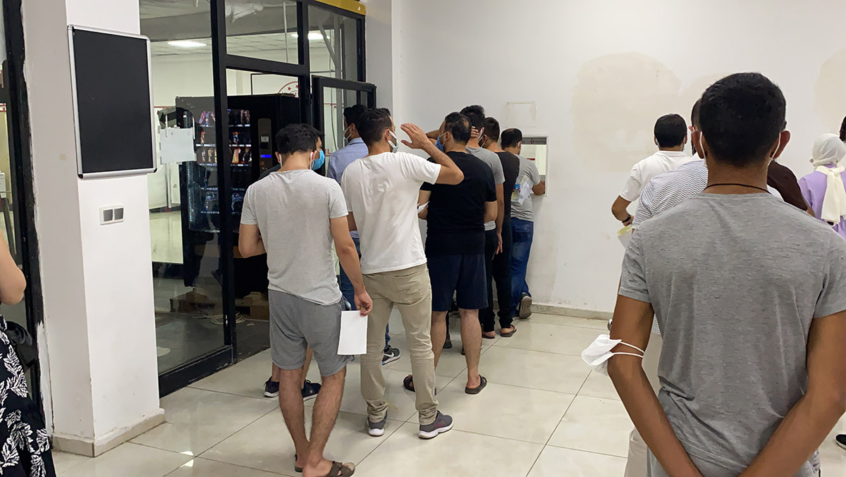 vaka-artisinin-surdugu-diyarbakirda-pcr-testi-icin-uzun-kuyruklar-olustu-9068-dhaphoto5