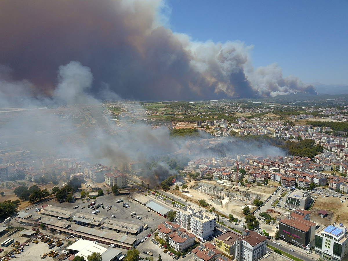 manavgatta-4-ayri-noktada-orman-yangini-3-4979-dhaphoto1-copy