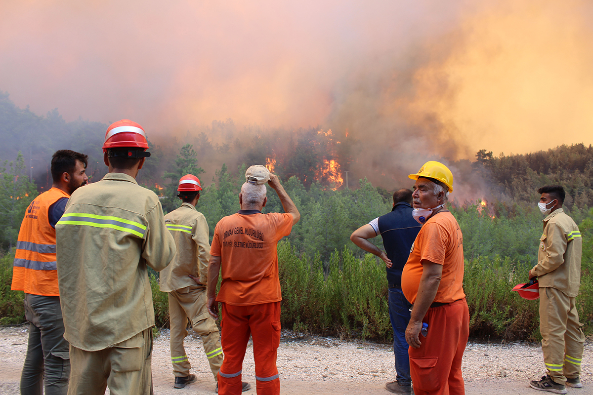 manavgattaki-buyuk-yangin-4uncu-gununde-2-orman-iscisi-yasamini-yitirdi-3-1173-dhaphoto5-copy