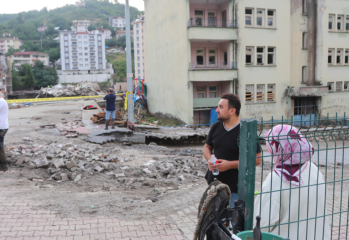 kastamonudaki-sel-felaketinde-10-kisi-hayatini-kaybetti-9-1624-dhaphoto2-copy